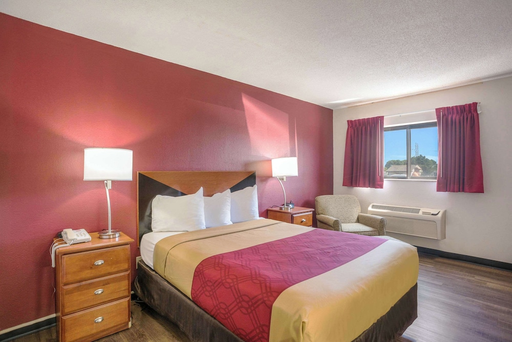Room, 1 Queen Bed, Non Smoking (Senior room) photo 1