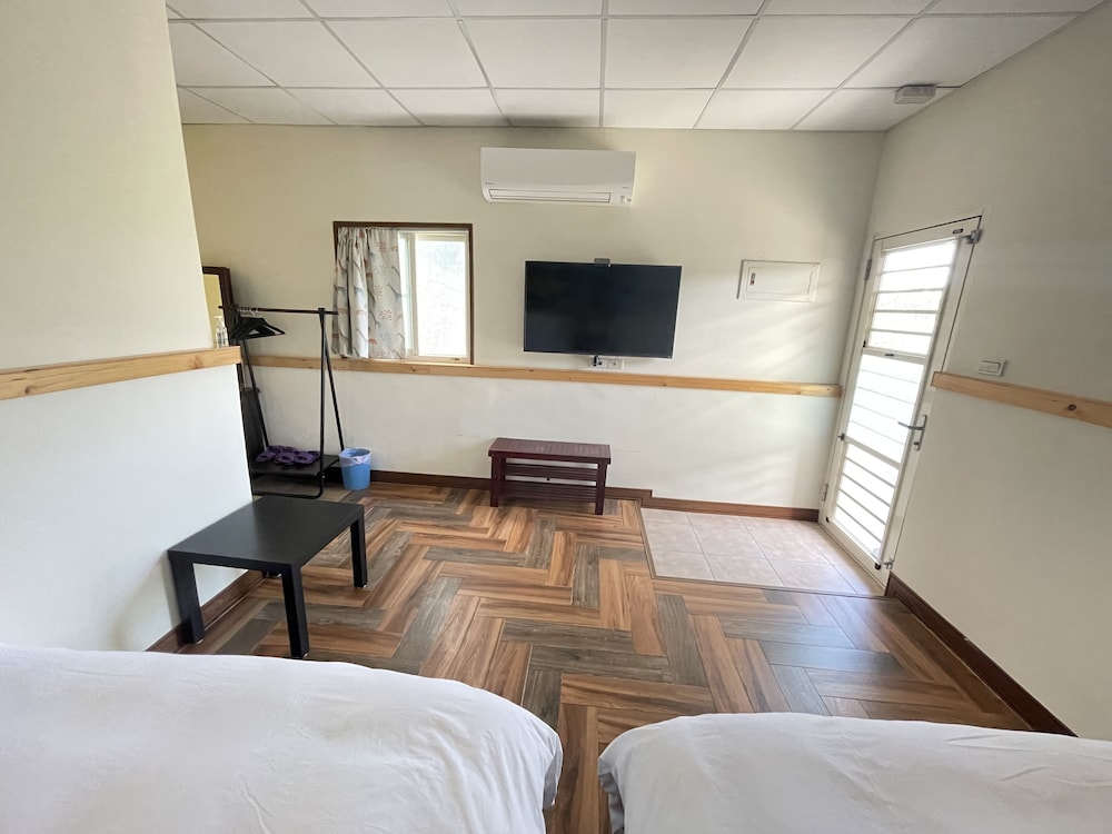Standard Quadruple Room - Photo 11