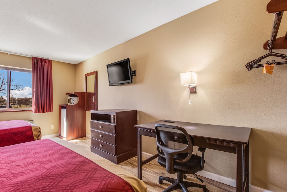 Standard Room, 2 Queen Beds, Non Smoking - Photo 6