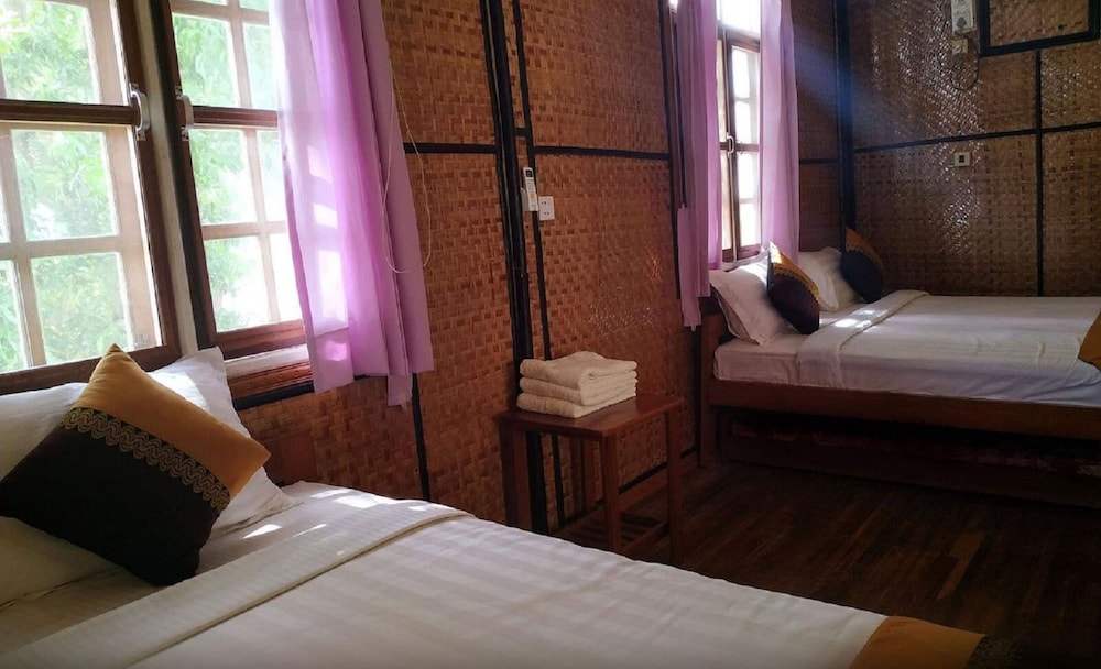 Family Room, Lake View