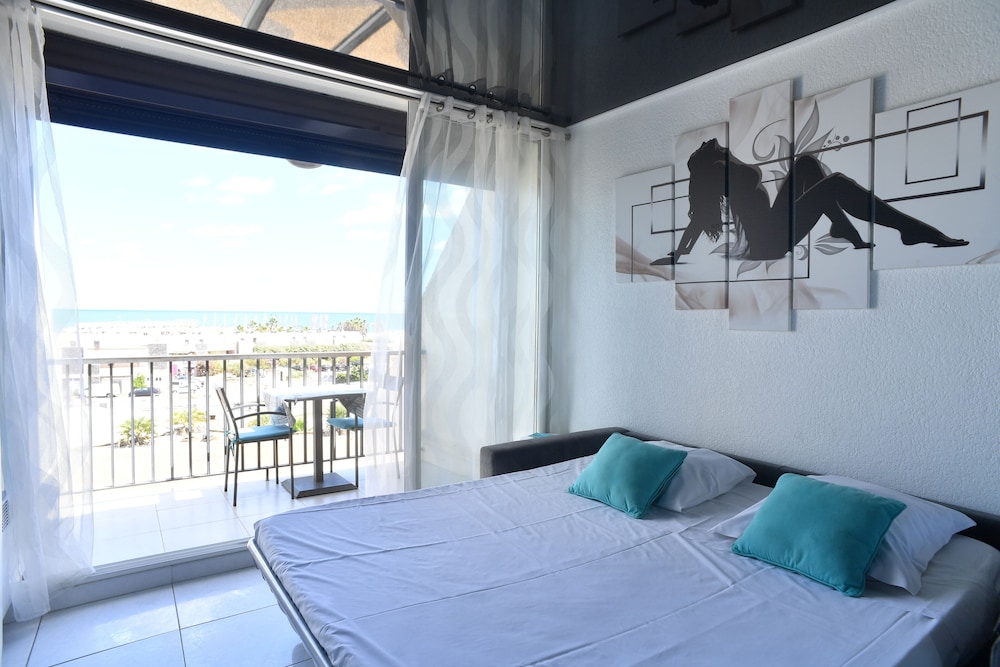 Luxury Single Studio for Single / Night