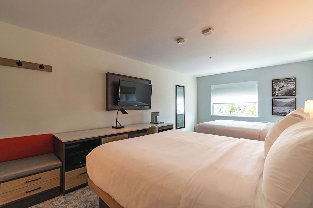 Standard Room, 2 Queen Beds, Non Smoking photo 3