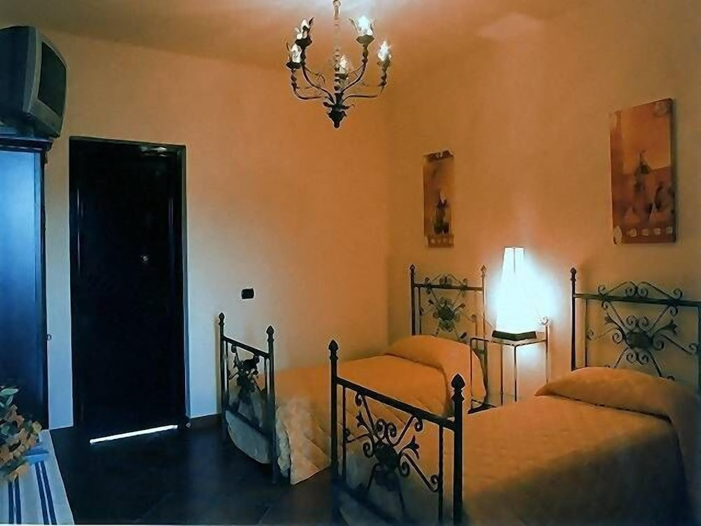 Chambre Double, vue jardin, en bord de piscine