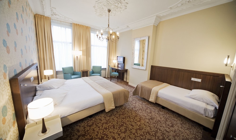 Room - Photo 1