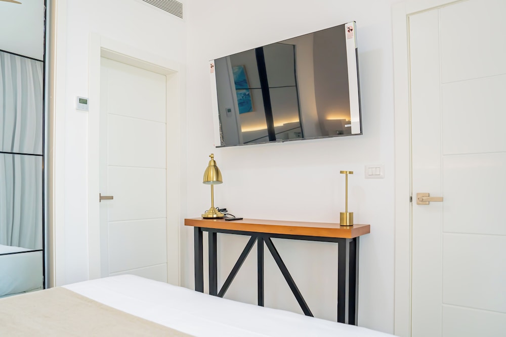 Exclusive Penthouse, 2 Bedrooms, Hot Tub, Pool View photo 2