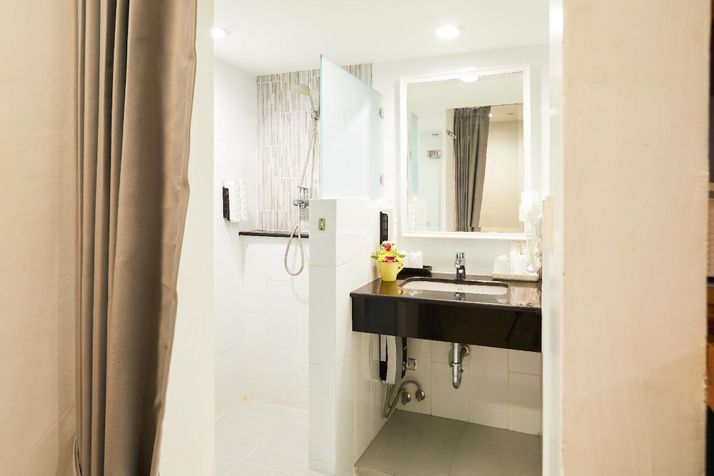 Triple Bed Studio (Low Floor) (Non Smoking) photo 3