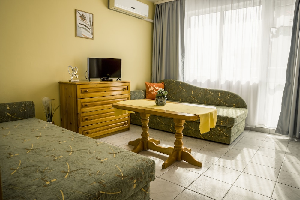 Family Quadruple Room photo 2