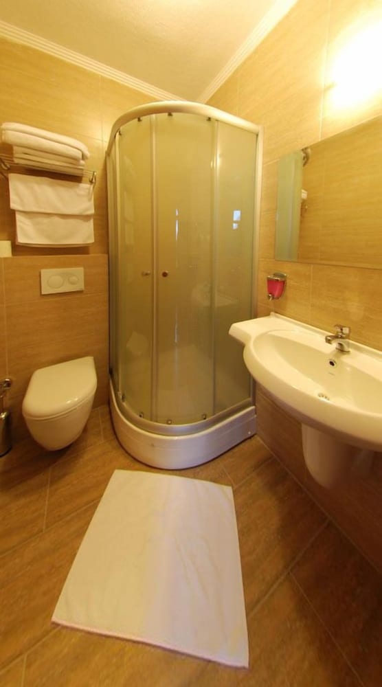 Standard Triple Room photo 2
