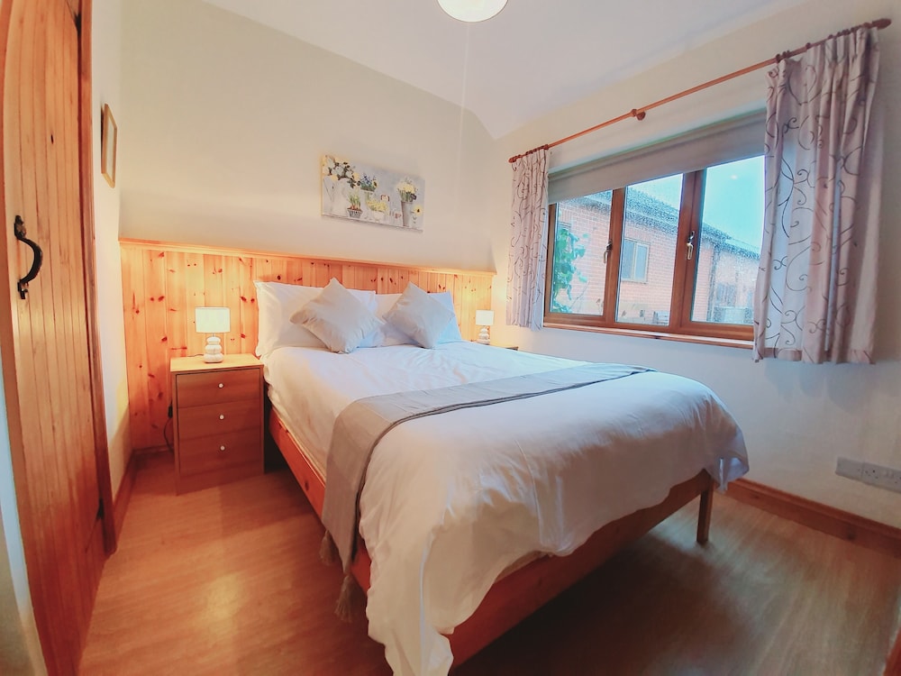 Traditional Cottage, 2 Bedrooms, Hot Tub, Ground Floor photo 3
