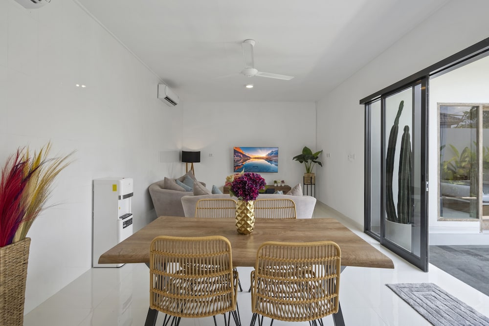 Villa photo 2