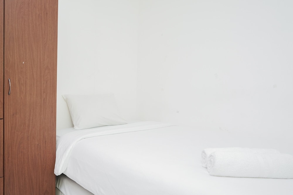 Room - Photo 10
