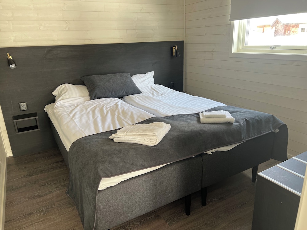 Comfort Cabin, 2 Bedrooms, River View photo 3