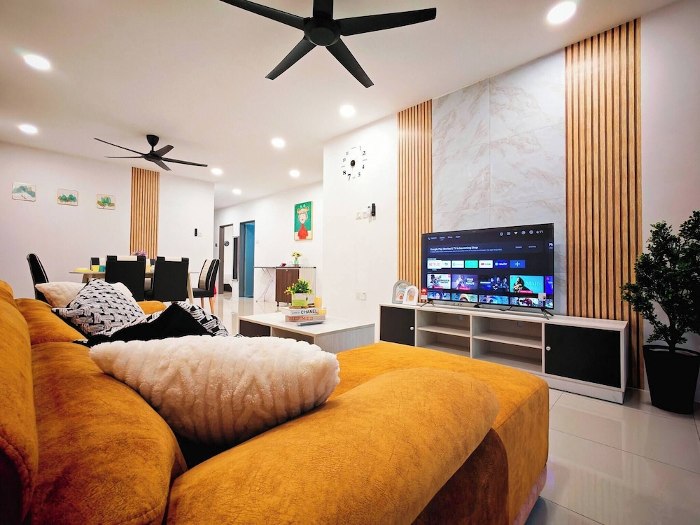 Condo, 3 Bedrooms, Accessible, Balcony