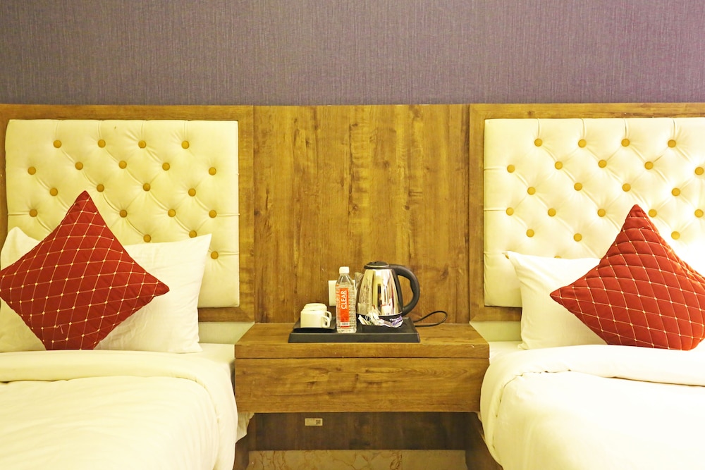 Classic Triple Room, City View - Photo 3
