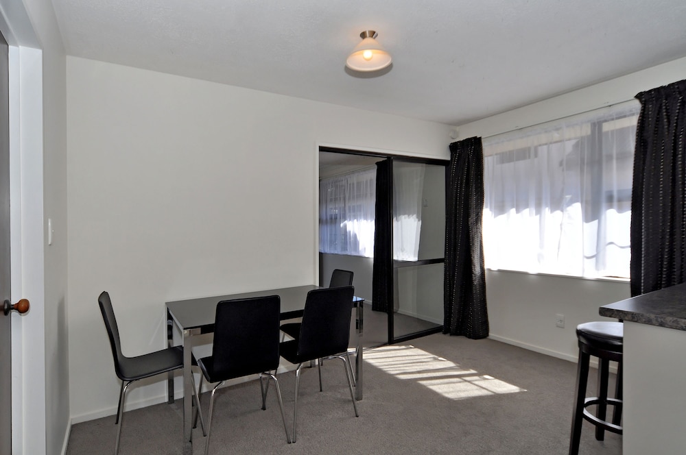 Townhouse 2 Bedrooms - Photo 3