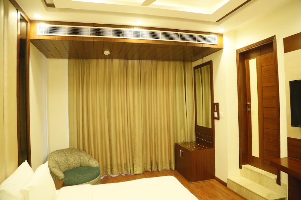 Deluxe Room - Photo 5