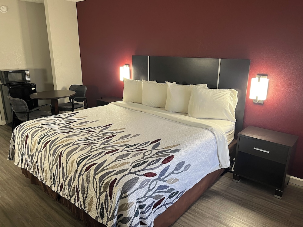 Deluxe Room, 1 King Bed, Non Smoking - Photo 1