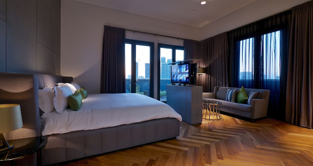 Suite, 1 King Bed, Jetted Tub, City View