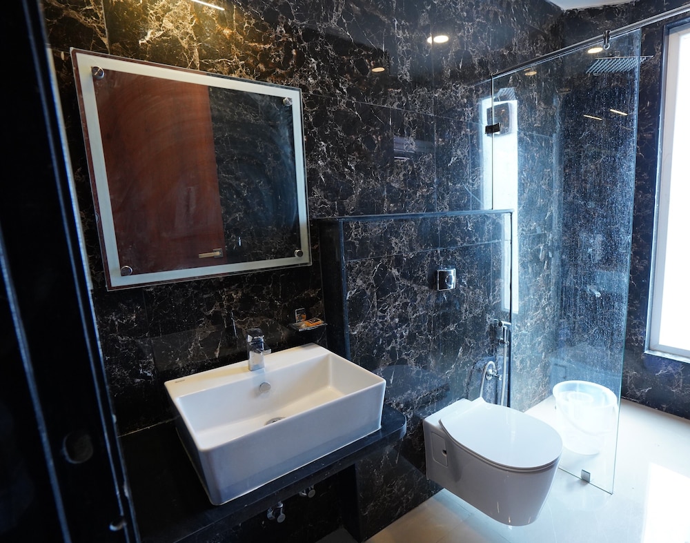 Deluxe Double Room, City View - Photo 3