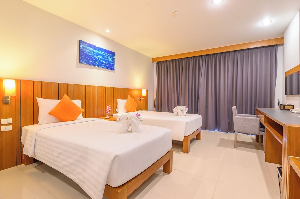 Deluxe Pool Access Room - Photo 15