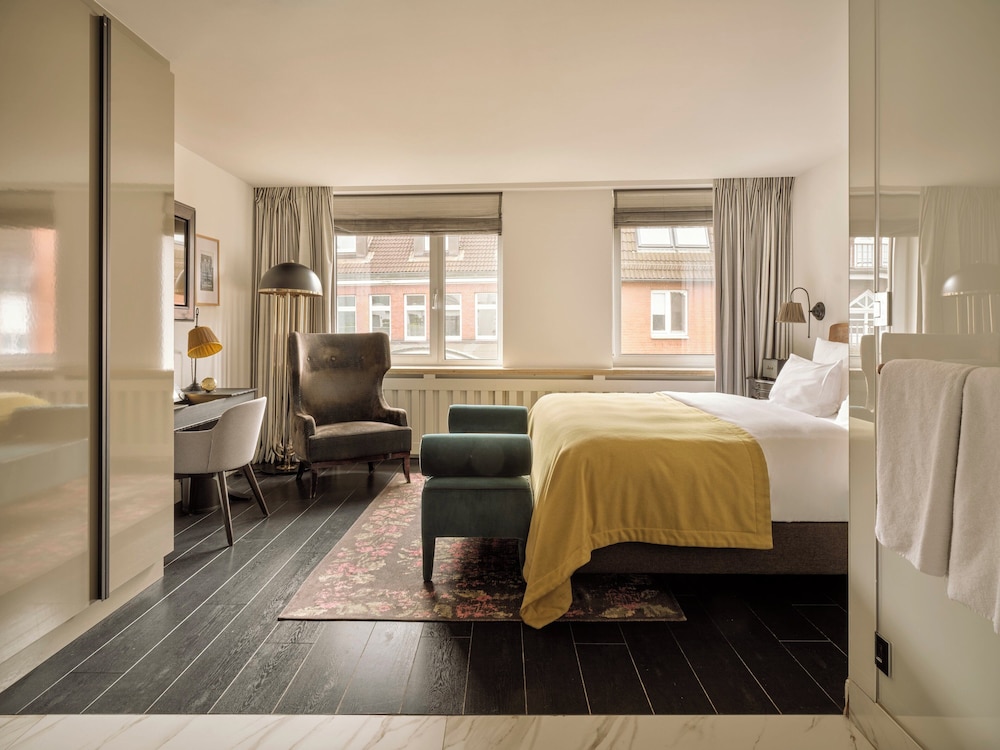 Deluxe Room (Nikolai)