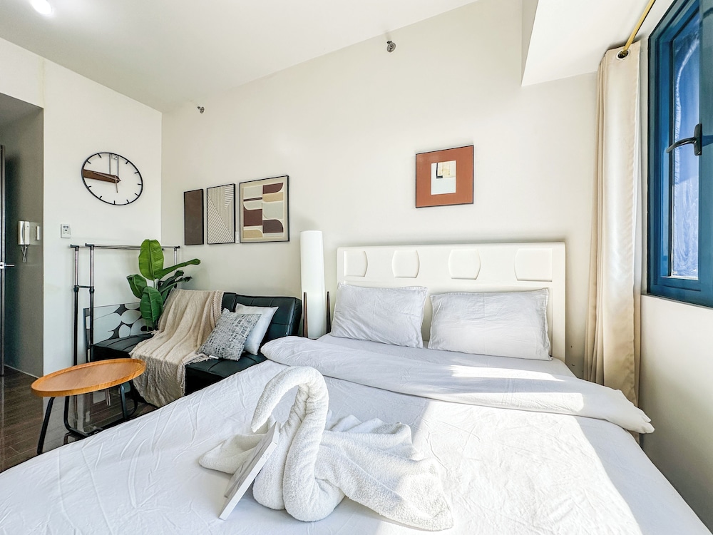 Gallery Condo, 1 Queen Bed, Balcony photo 3