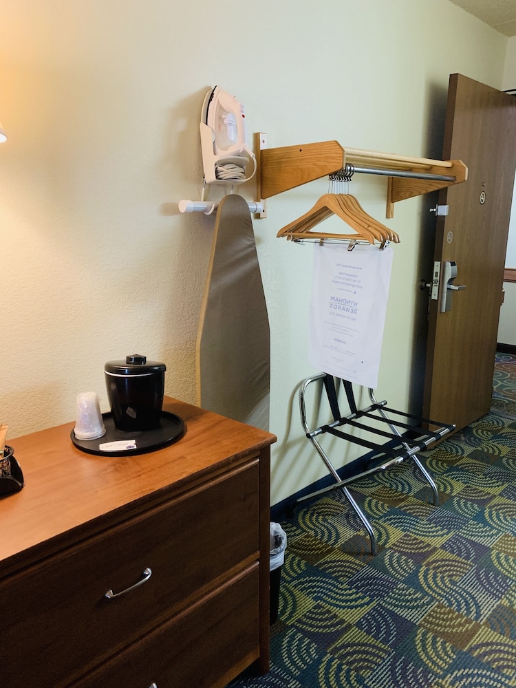 Room, 2 Queen Beds, Non Smoking - Photo 2