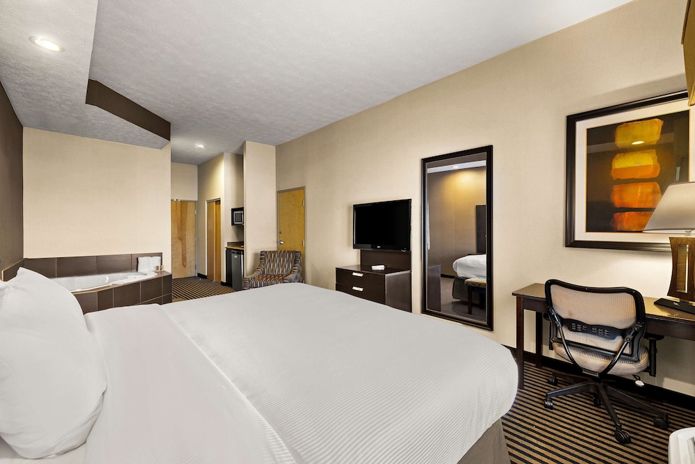 Room, 1 King Bed, Jetted Tub - Photo 2