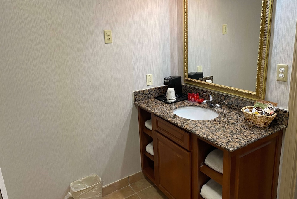 Deluxe Room, 2 Queen Beds, Non Smoking - Photo 15