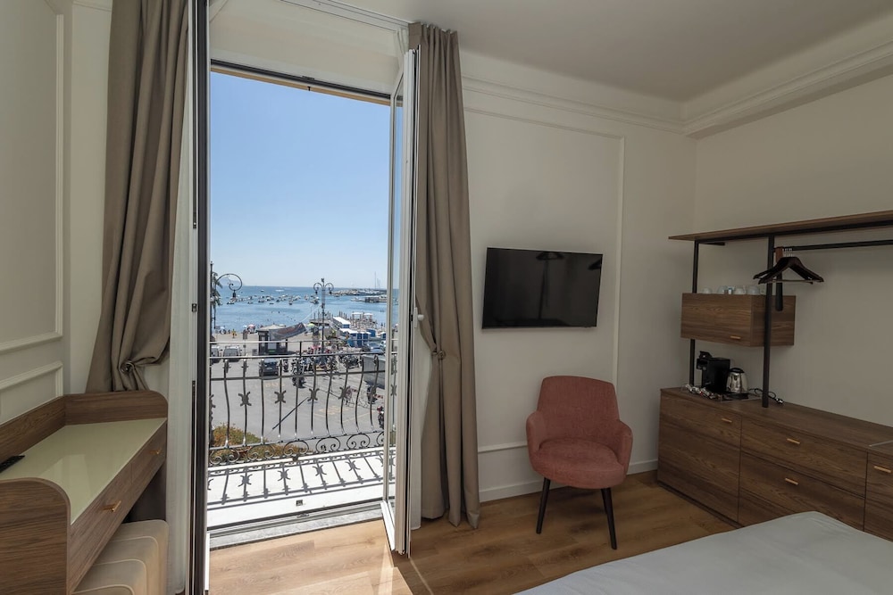 Deluxe Double Room, Sea View - Photo 12