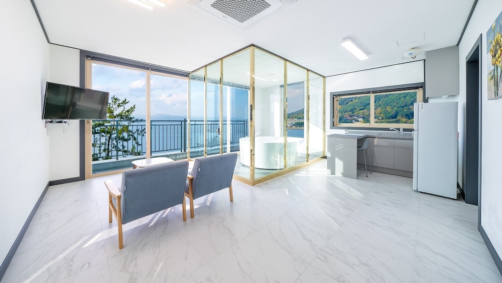 Basic Room, 1 Bedroom (201(Spa, Ocean view)) photo 2
