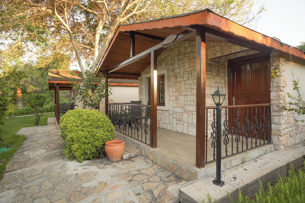 Basic Bungalow photo 2