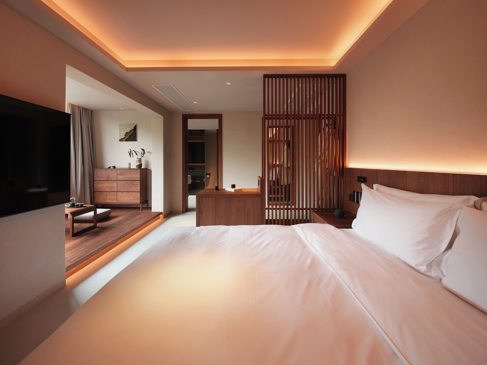 Superior Suite, City View