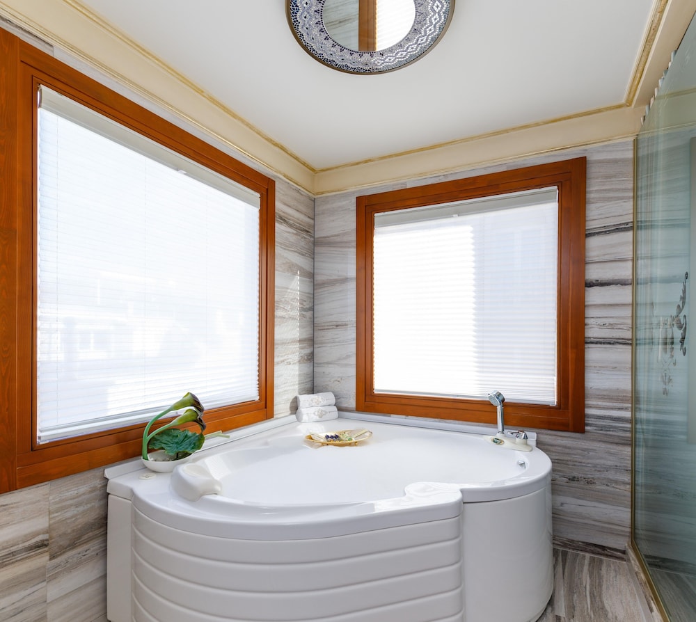 Romantic Suite - Photo 5