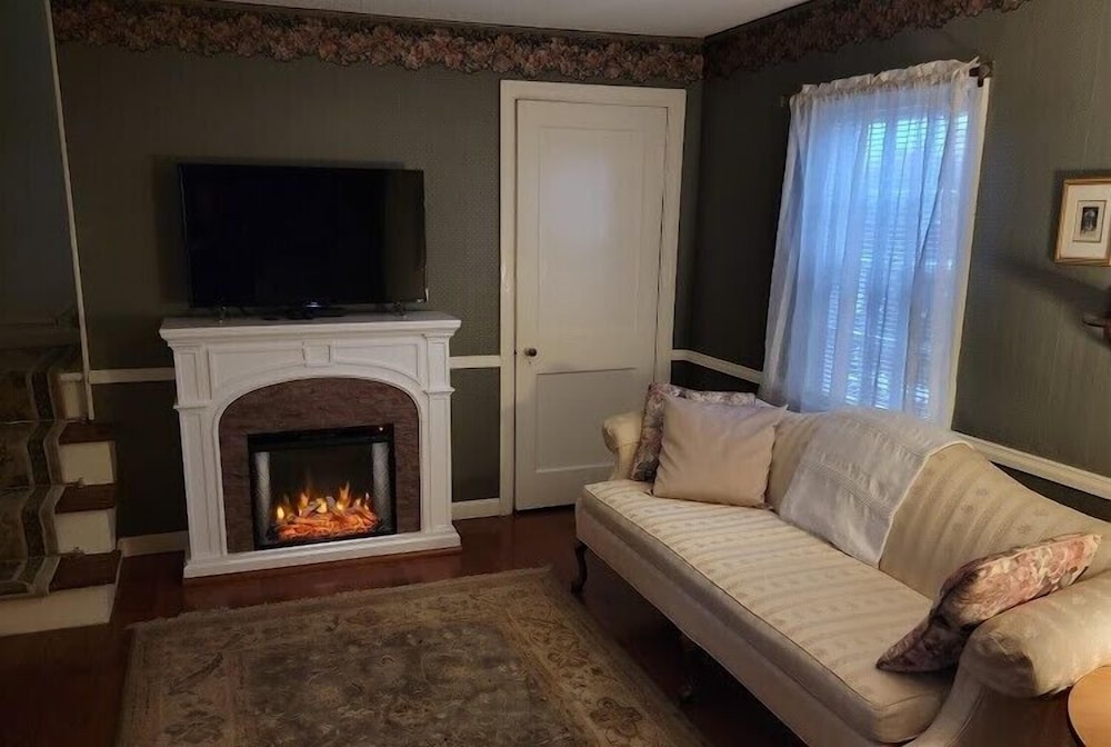 The Carriage House Suite photo 3