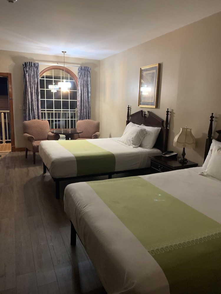 Classic Room, 2 Queen Beds photo 2