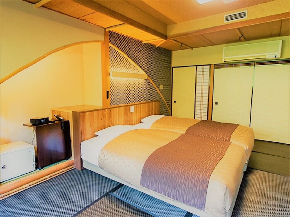 Traditional-Western style Jr Suite Room with open-air bath, Smoking photo 2