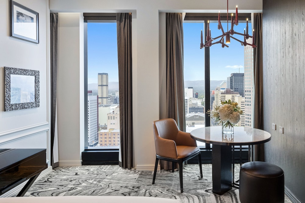 Deluxe Double Room, 2 Double Beds, City View thumbnail 5