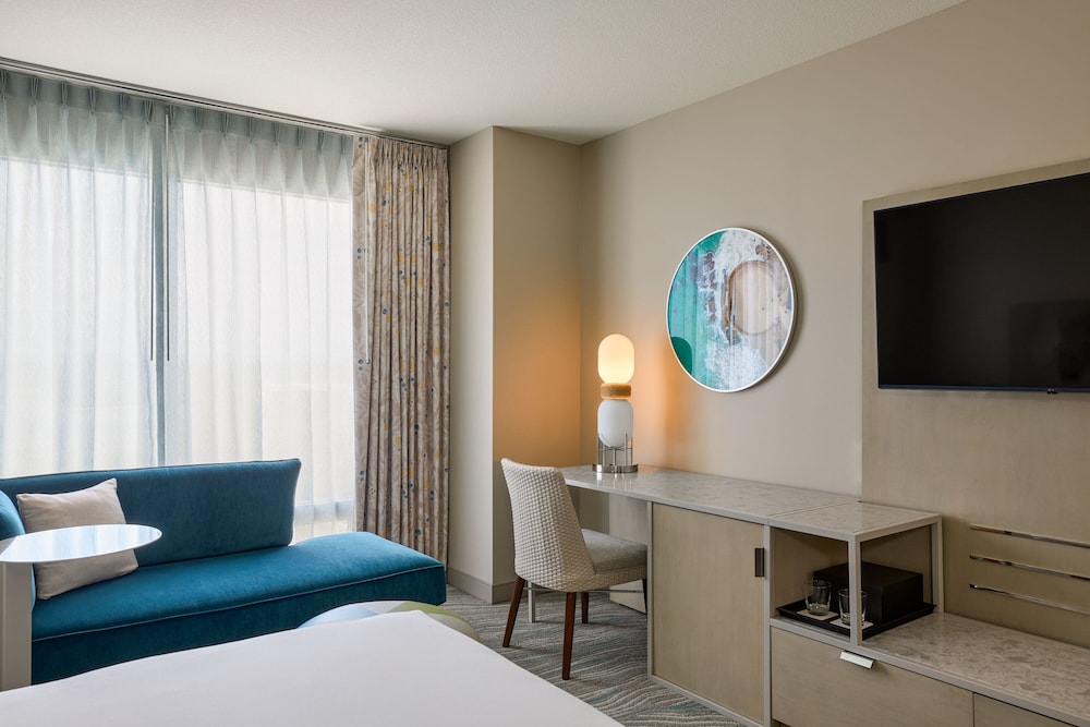 Room, 1 King Bed (Hearing Accessible) - Photo 3