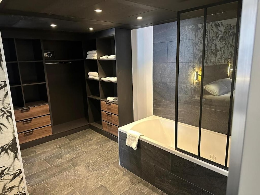 Family Room, Multiple Beds photo 2