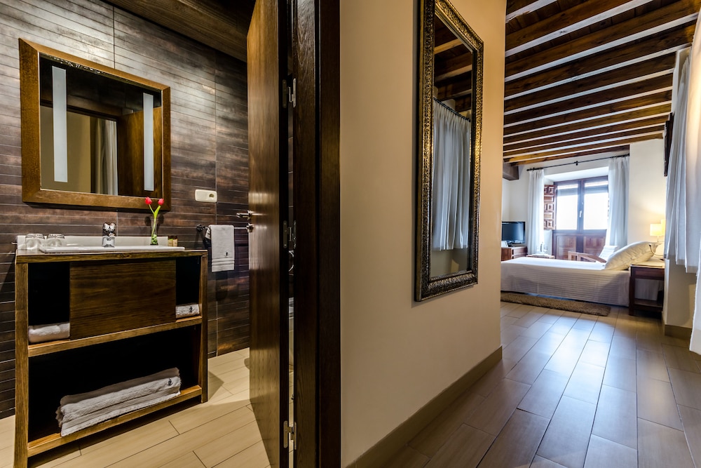 Standard Triple Room, Ensuite - Photo 1