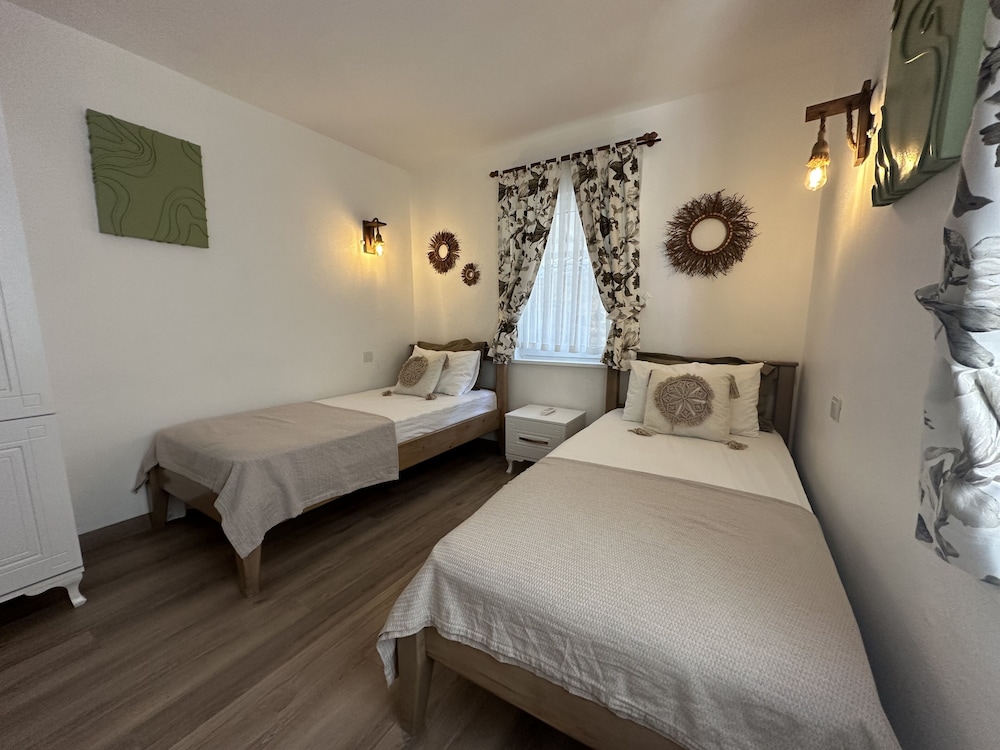 Standard Twin Room - Photo 5