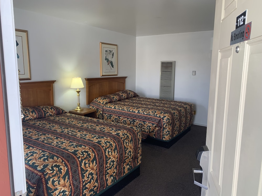 Standard Room, 2 Queen Beds - Ground Floor photo 3