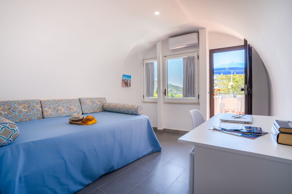 Superior Triple Room - Photo 1