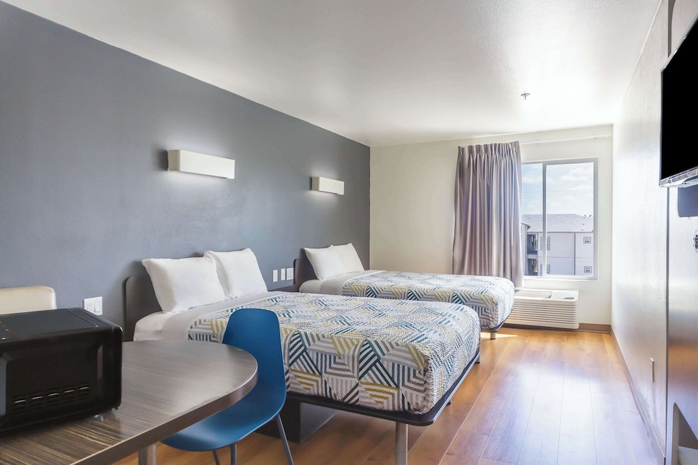 Standard Room, 2 Double Beds, Smoking
