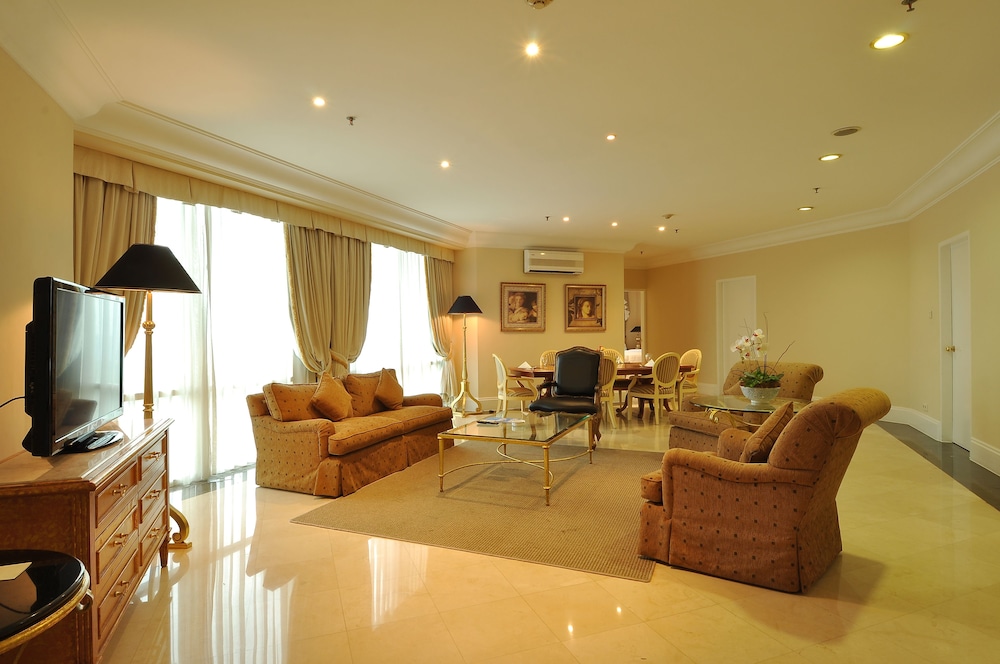 Executive Suite - Photo 4