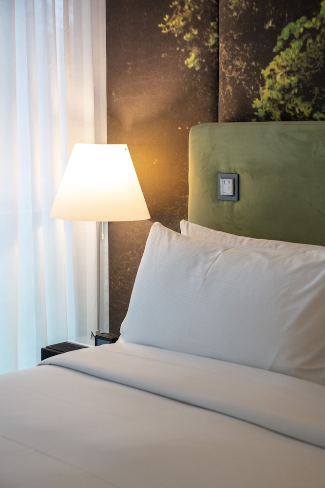 Deluxe Room, 1 King Bed, Patio