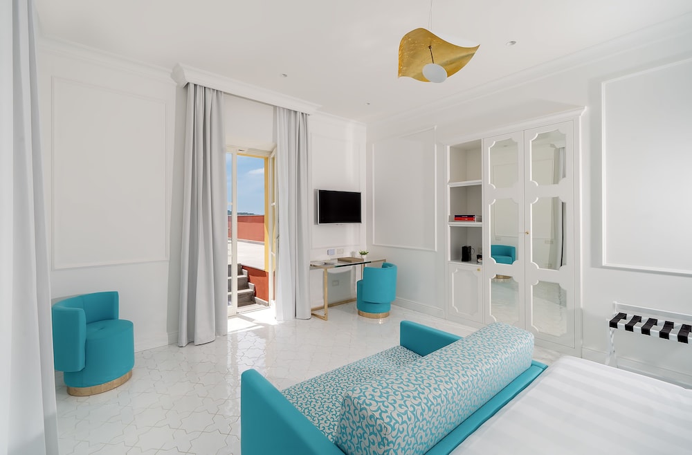 Junior Suite, Hot Tub, Sea View (Deluxe) - Photo 3