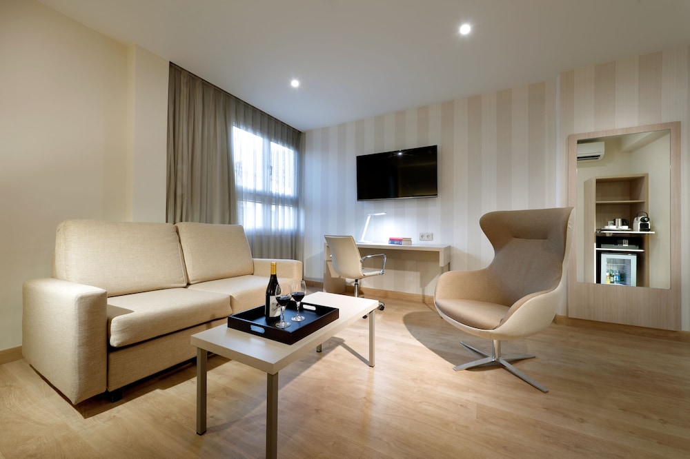 Junior Suite, City View - Photo 3