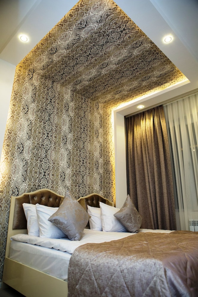Standard Double or Twin Room - Photo 12